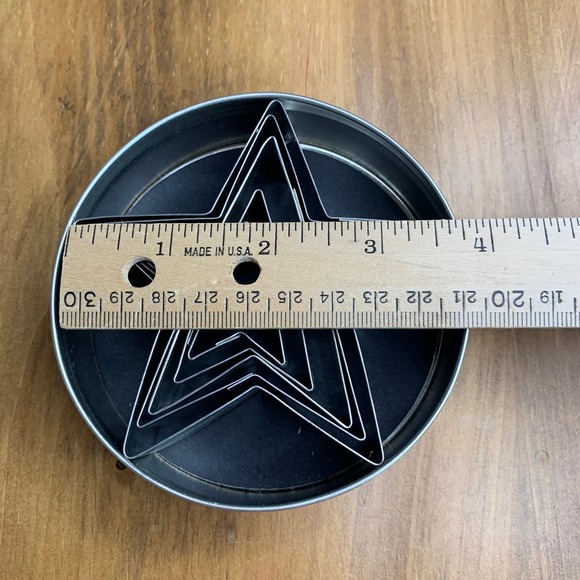 Fox Run Stainless Steel Star Cookie Cutters 5-Piece Set Tin - Picture 4 of 6